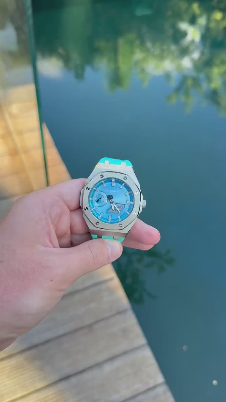 1/1 Sky Blue, turning in hand